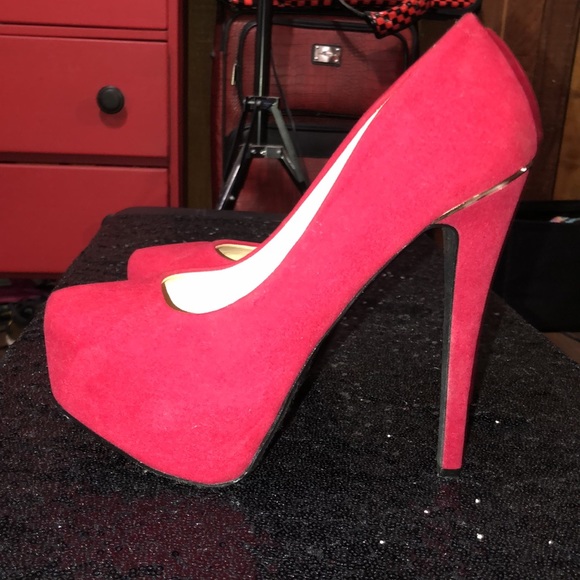 Red Velvet Platform Heels - Picture 3 of 3